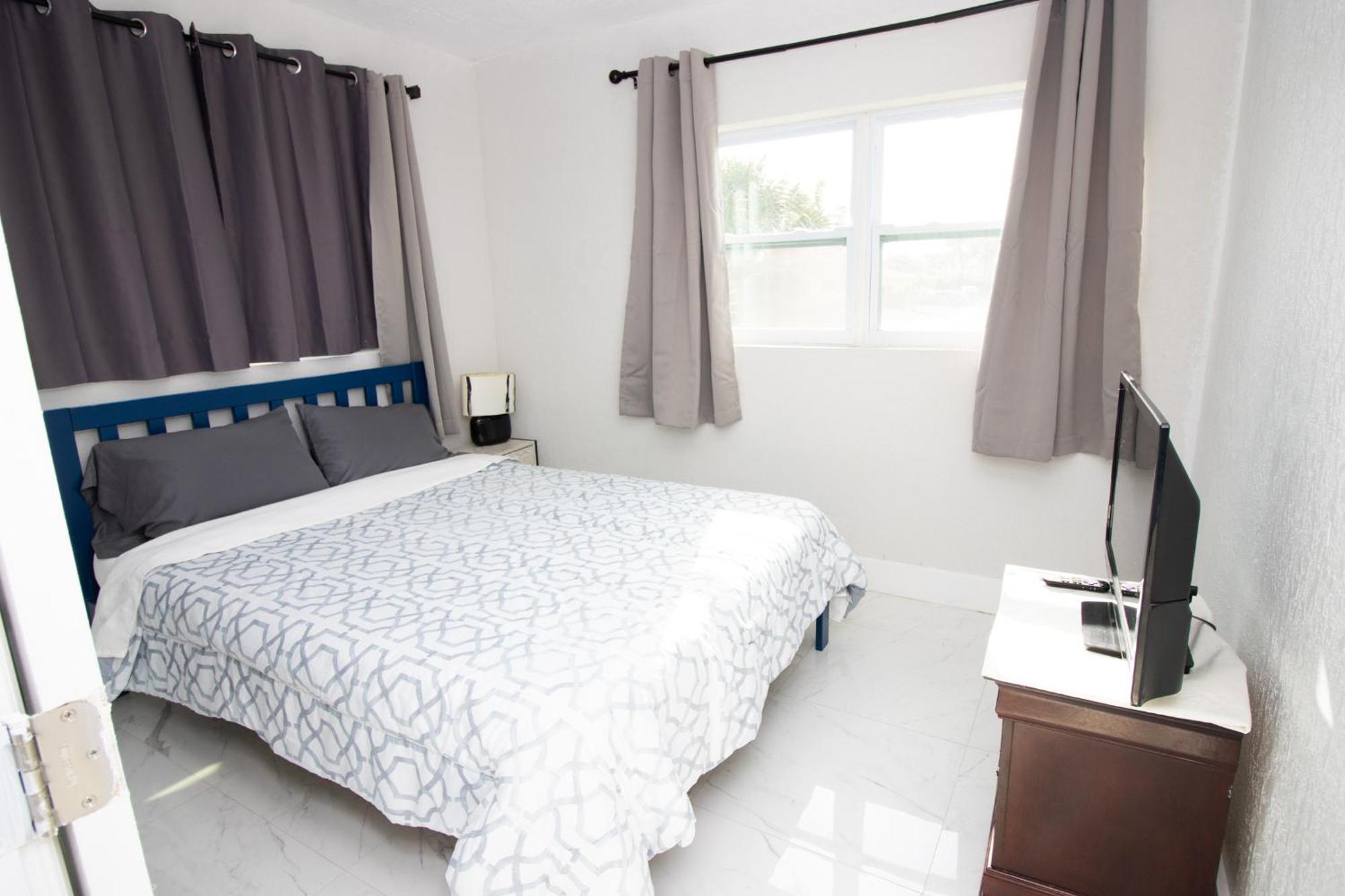 Shared Home - Close To The Beach Riviera Beach Exterior photo