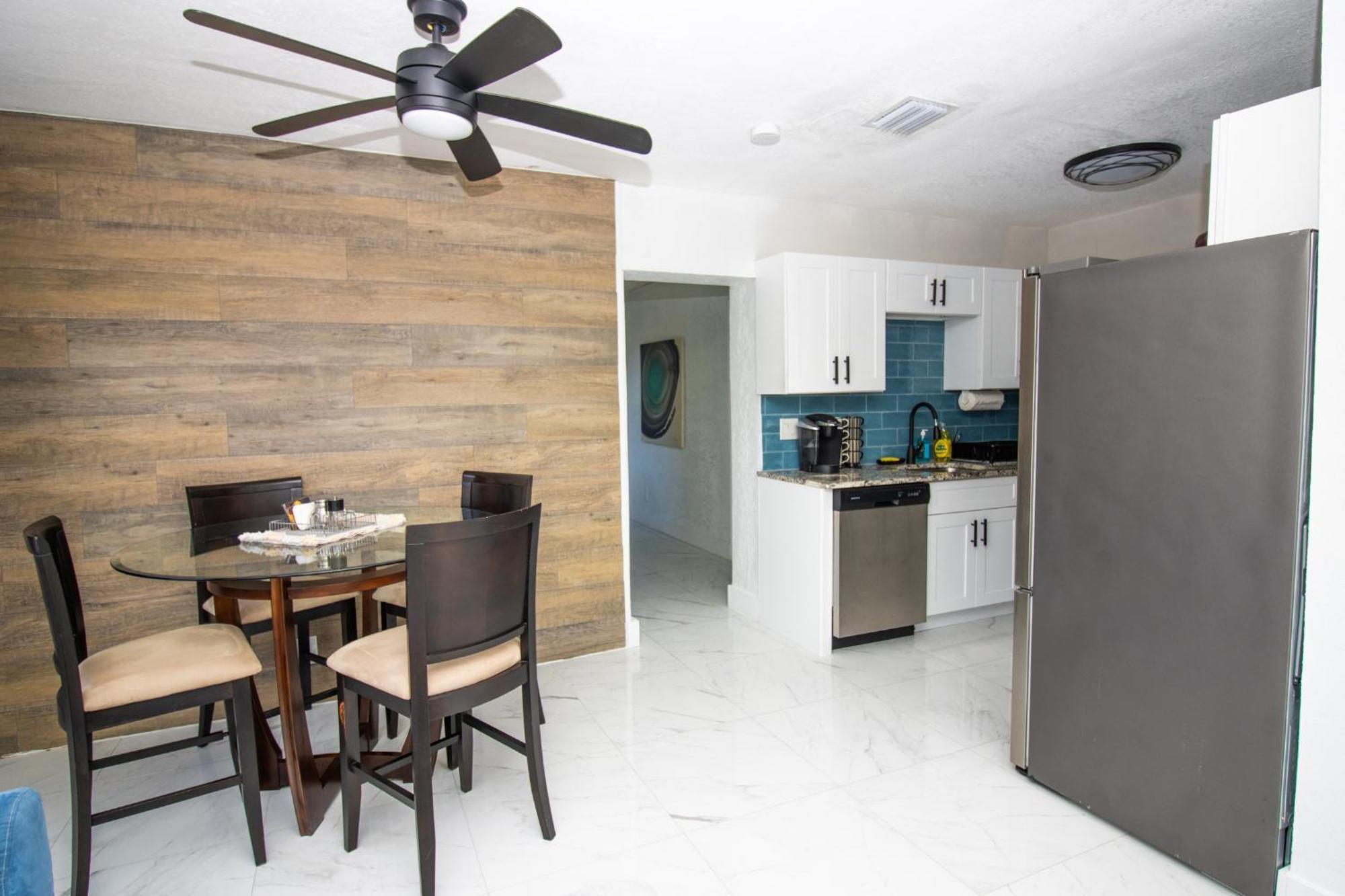Shared Home - Close To The Beach Riviera Beach Exterior photo